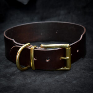 Handsytt hundhalsband i läder 4cm brett
