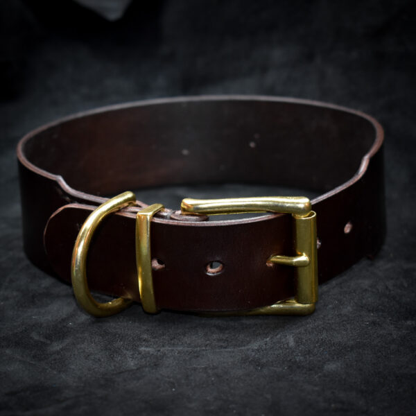 Handsytt hundhalsband i läder 4cm brett