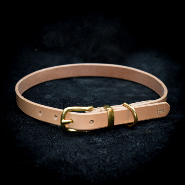 Handsytt hundhalsband i läder1,5 cm brett