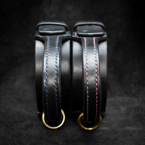 Handsytt hundhalsband i läder med handtag, hetshalsband