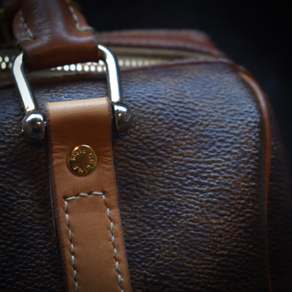 Lagning Celine väska nytt fäste för handtag detalj